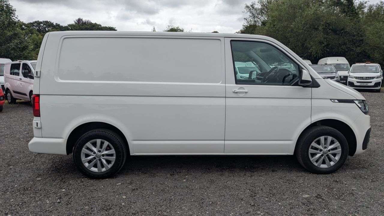 A 2021 VOLKSWAGEN TRANSPORTER Highline SWB 2.0 TDI T30 110 PS With Air Conditioning, Sat Nav, Electric Pa A 2021 VOLKSWAGEN TRANSPORTER Highline SWB 2.0 TDI T30 110 PS With Air Conditioning, Sat Nav, Electric Pa