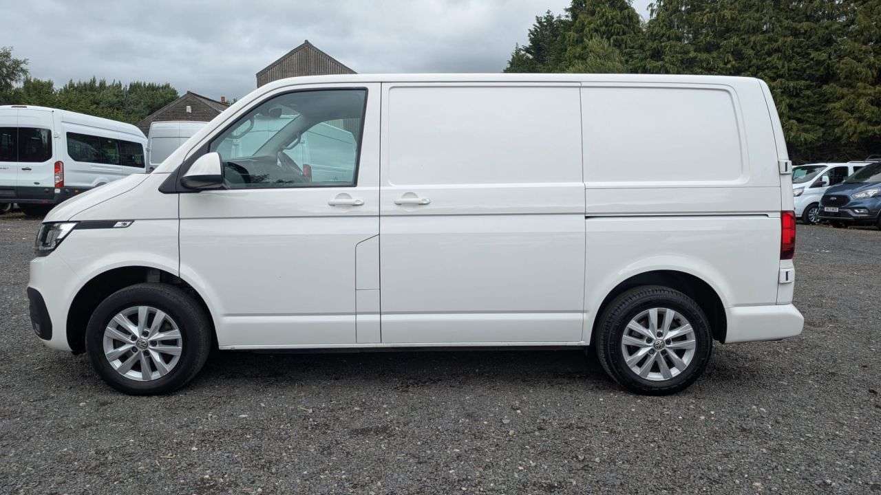 A 2021 VOLKSWAGEN TRANSPORTER Highline SWB 2.0 TDI T30 110 PS With Air Conditioning, Sat Nav, Electric Pa A 2021 VOLKSWAGEN TRANSPORTER Highline SWB 2.0 TDI T30 110 PS With Air Conditioning, Sat Nav, Electric Pa
