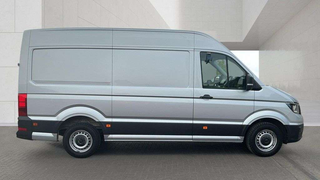 A 2020 VOLKSWAGEN CRAFTER MWB High Roof Startline Business CR35 tdi 140 PS With Air Coinditioning, El A 2020 VOLKSWAGEN CRAFTER MWB High Roof Startline Business CR35 tdi 140 PS With Air Coinditioning, El