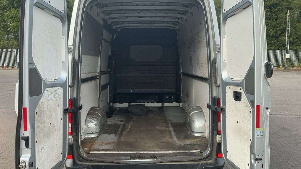A 2020 VOLKSWAGEN CRAFTER MWB High Roof Startline Business CR35 tdi 140 PS With Air Coinditioning, El A 2020 VOLKSWAGEN CRAFTER MWB High Roof Startline Business CR35 tdi 140 PS With Air Coinditioning, El