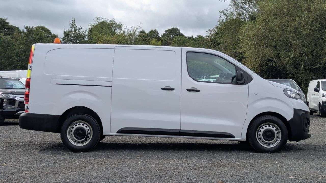 A 2023 PEUGEOT EXPERT L2 LONG 2.0 HDi 145 PS Professional Premium LWB with Air Conditioning A 2023 PEUGEOT EXPERT L2 LONG 2.0 HDi 145 PS Professional Premium LWB with Air Conditioning
