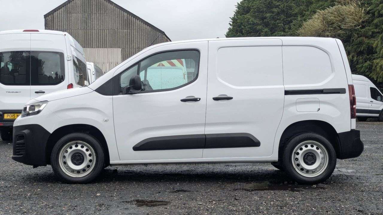A 2023 CITROEN BERLINGO Enterprise Edition M Blue HDi 100 PS with Air Conditioining A 2023 CITROEN BERLINGO Enterprise Edition M Blue HDi 100 PS with Air Conditioining