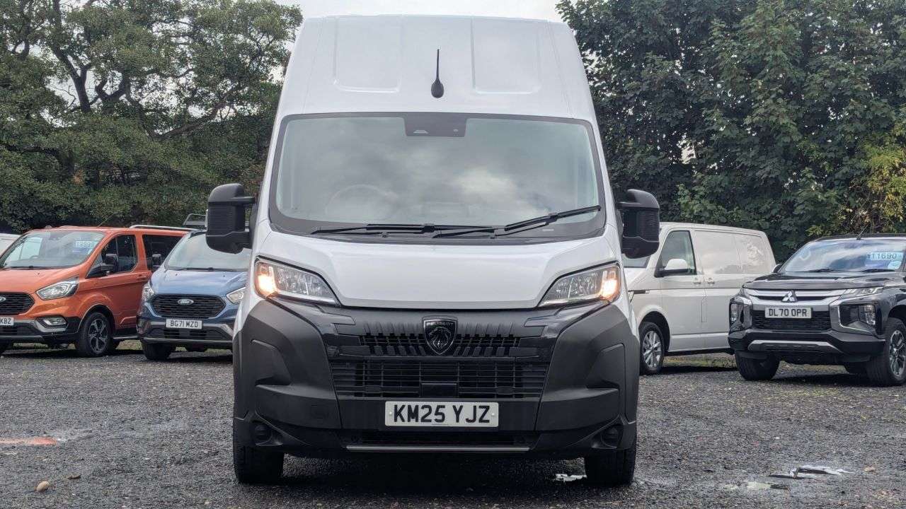 A 2025 PEUGEOT BOXER L3 H3 Professional 140 ps Blue HDi 335 With Air Conditioning, Electric Pack A 2025 PEUGEOT BOXER L3 H3 Professional 140 ps Blue HDi 335 With Air Conditioning, Electric Pack