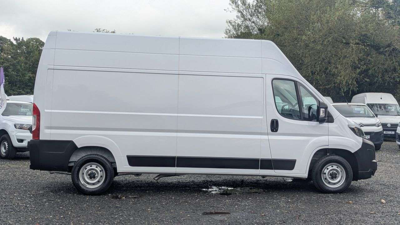 A 2025 PEUGEOT BOXER L3 H3 Professional 140 ps Blue HDi 335 With Air Conditioning, Electric Pack A 2025 PEUGEOT BOXER L3 H3 Professional 140 ps Blue HDi 335 With Air Conditioning, Electric Pack