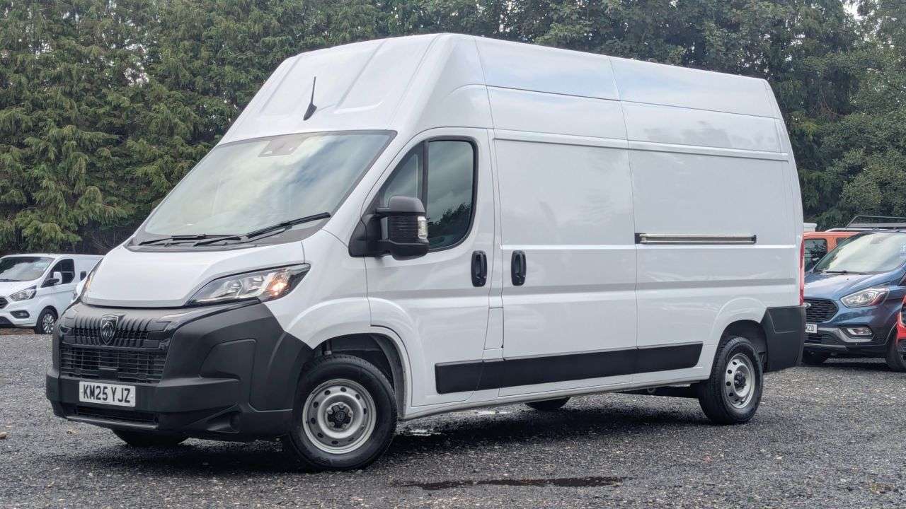 A 2025 PEUGEOT BOXER L3 H3 Professional 140 ps Blue HDi 335 With Air Conditioning, Electric Pack A 2025 PEUGEOT BOXER L3 H3 Professional 140 ps Blue HDi 335 With Air Conditioning, Electric Pack