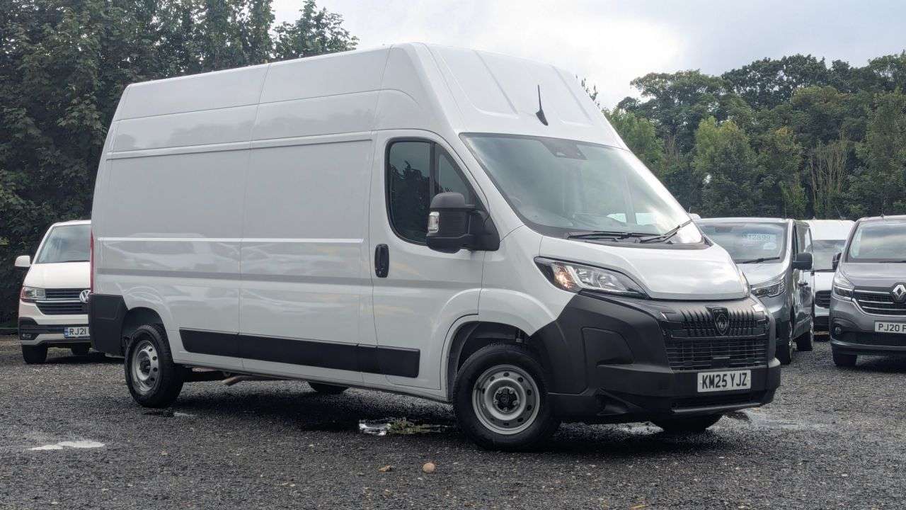 A 2025 PEUGEOT BOXER L3 H3 Professional 140 ps Blue HDi 335 With Air Conditioning, Electric Pack A 2025 PEUGEOT BOXER L3 H3 Professional 140 ps Blue HDi 335 With Air Conditioning, Electric Pack