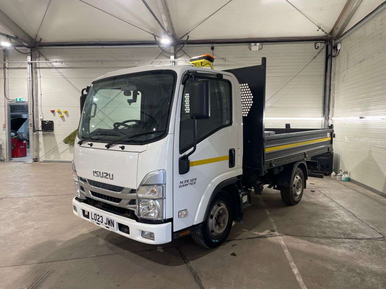 A 2023 ISUZU GRAFTER Tipper Automatic A 2023 ISUZU GRAFTER Tipper Automatic