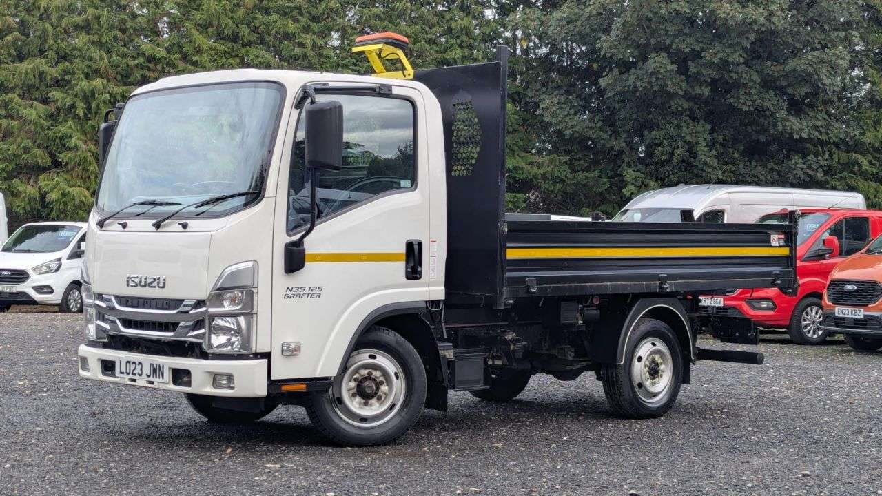 A 2023 ISUZU GRAFTER Tipper Automatic A 2023 ISUZU GRAFTER Tipper Automatic