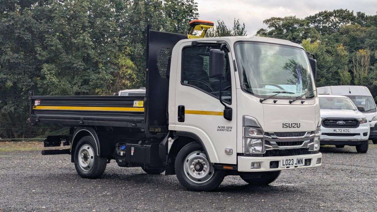 A 2023 ISUZU GRAFTER Tipper Automatic A 2023 ISUZU GRAFTER Tipper Automatic