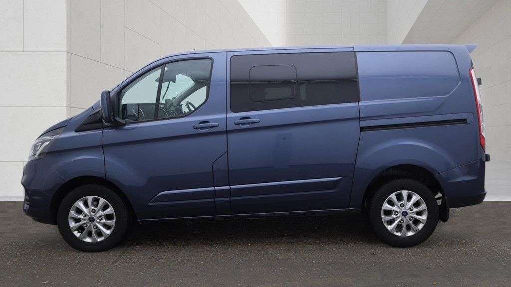 A 2023 FORD TRANSIT CUSTOM Crew Van Limited Automatic Tdci 170 PS L1 H1 320 A 2023 FORD TRANSIT CUSTOM Crew Van Limited Automatic Tdci 170 PS L1 H1 320
