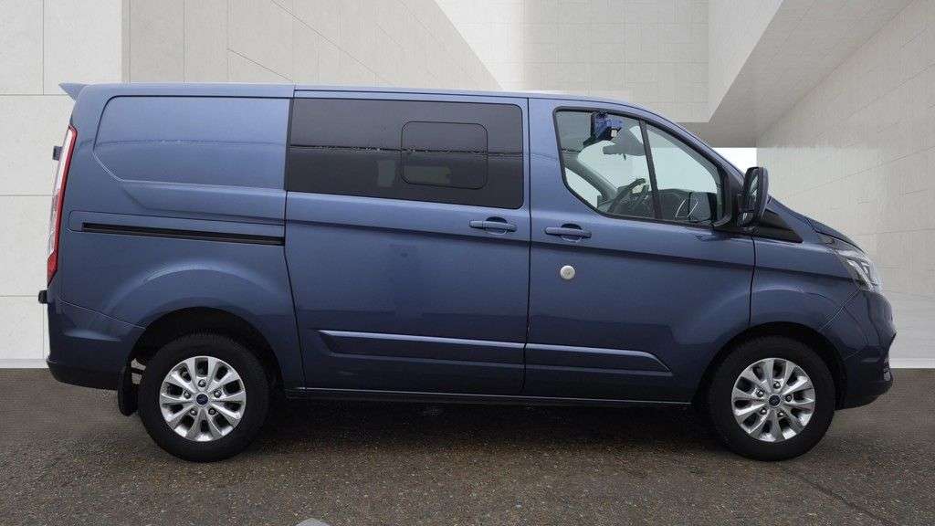 A 2023 FORD TRANSIT CUSTOM Crew Van Limited Automatic Tdci 170 PS L1 H1 320 A 2023 FORD TRANSIT CUSTOM Crew Van Limited Automatic Tdci 170 PS L1 H1 320