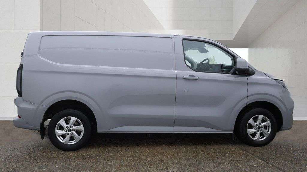 A 2024 FORD TRANSIT CUSTOM Limited L1 H1 TDCi 136 PS SWB A 2024 FORD TRANSIT CUSTOM Limited L1 H1 TDCi 136 PS SWB