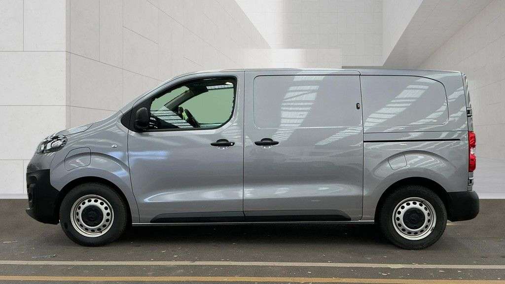A 2022 VAUXHALL VIVARO ELECTRIC DYNAMIC L1 H1 100KW 75K WH Electric A 2022 VAUXHALL VIVARO ELECTRIC DYNAMIC L1 H1 100KW 75K WH Electric