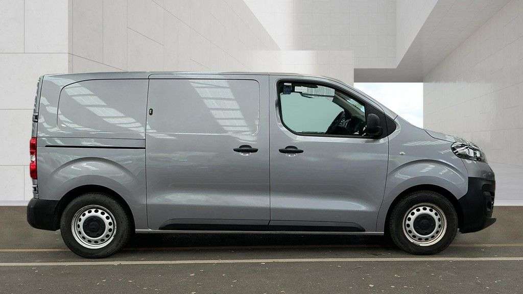A 2022 VAUXHALL VIVARO ELECTRIC DYNAMIC L1 H1 100KW 75K WH Electric A 2022 VAUXHALL VIVARO ELECTRIC DYNAMIC L1 H1 100KW 75K WH Electric