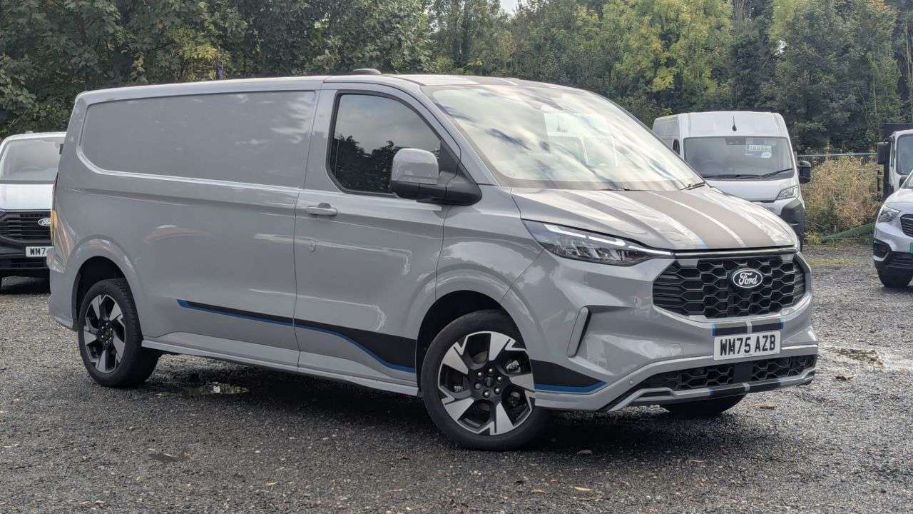 A 2025 FORD TRANSIT CUSTOM Sport L2 H1 Auto Tdci 170 PS Ecoblue 320 2.0 EBL 320 A 2025 FORD TRANSIT CUSTOM Sport L2 H1 Auto Tdci 170 PS Ecoblue 320 2.0 EBL 320