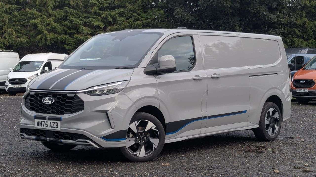A 2025 FORD TRANSIT CUSTOM Sport L2 H1 Auto Tdci 170 PS Ecoblue 320 2.0 EBL 320 A 2025 FORD TRANSIT CUSTOM Sport L2 H1 Auto Tdci 170 PS Ecoblue 320 2.0 EBL 320