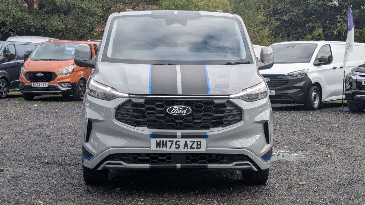 A 2025 FORD TRANSIT CUSTOM Sport L2 H1 Auto Tdci 170 PS Ecoblue 320 2.0 EBL 320 A 2025 FORD TRANSIT CUSTOM Sport L2 H1 Auto Tdci 170 PS Ecoblue 320 2.0 EBL 320