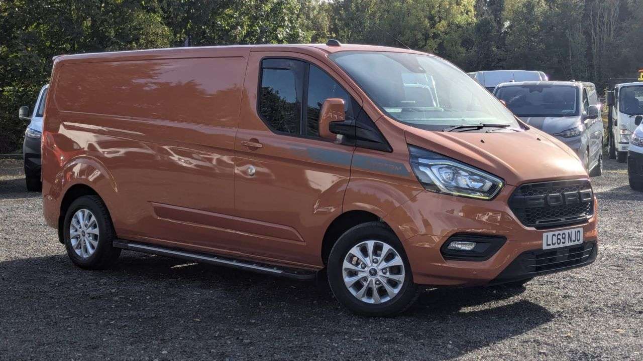 A 2019 FORD TRANSIT CUSTOM 2.0 EBL 130 300 LWB LIMITED L/R PanelVan A 2019 FORD TRANSIT CUSTOM 2.0 EBL 130 300 LWB LIMITED L/R PanelVan