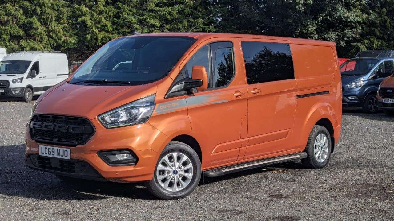 A 2019 FORD TRANSIT CUSTOM 2.0 EBL 130 300 LWB LIMITED L/R PanelVan A 2019 FORD TRANSIT CUSTOM 2.0 EBL 130 300 LWB LIMITED L/R PanelVan