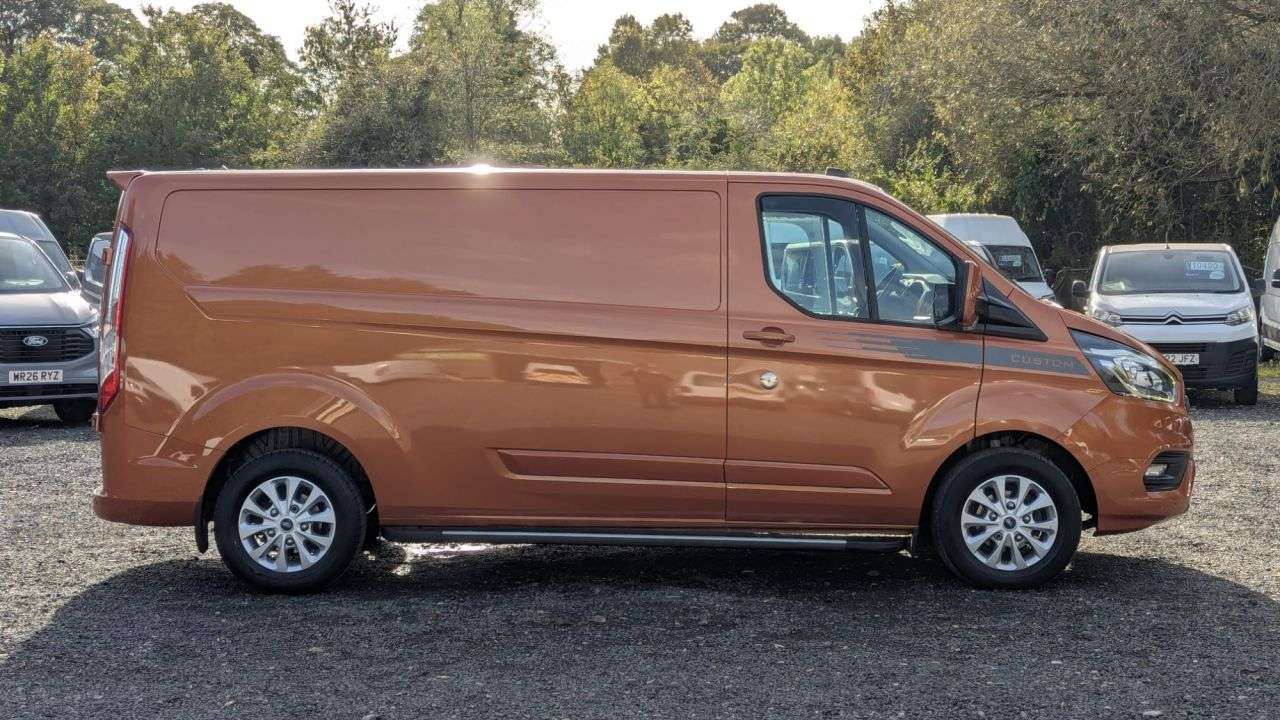 A 2019 FORD TRANSIT CUSTOM 2.0 EBL 130 300 LWB LIMITED L/R PanelVan A 2019 FORD TRANSIT CUSTOM 2.0 EBL 130 300 LWB LIMITED L/R PanelVan