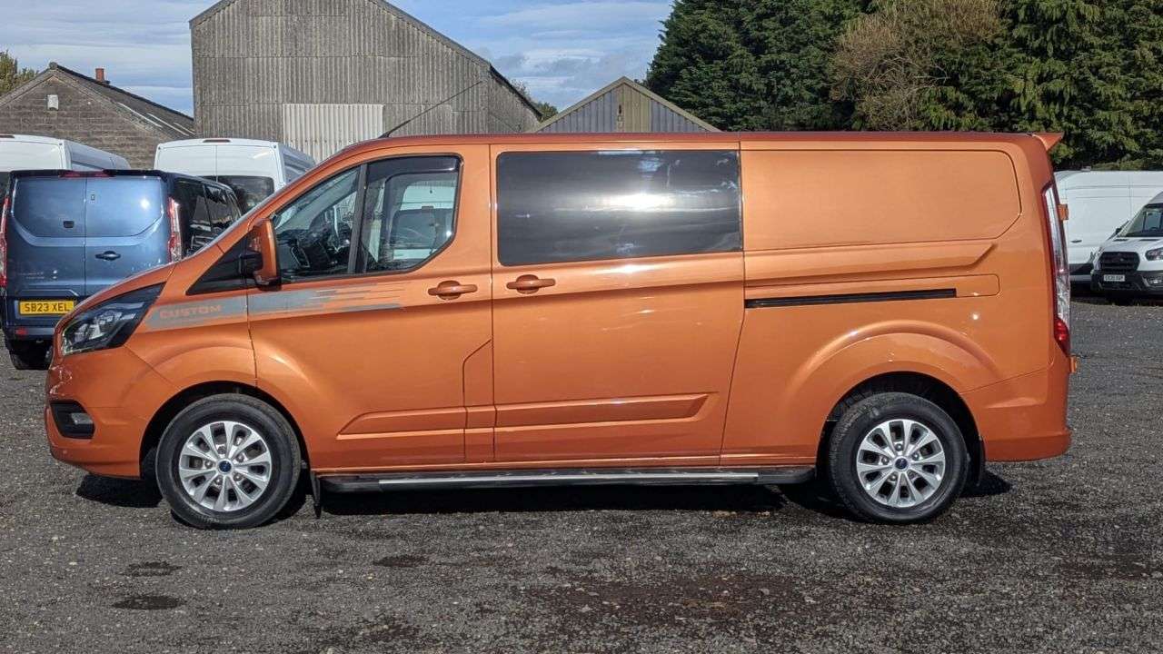 A 2019 FORD TRANSIT CUSTOM 2.0 EBL 130 300 LWB LIMITED L/R PanelVan A 2019 FORD TRANSIT CUSTOM 2.0 EBL 130 300 LWB LIMITED L/R PanelVan