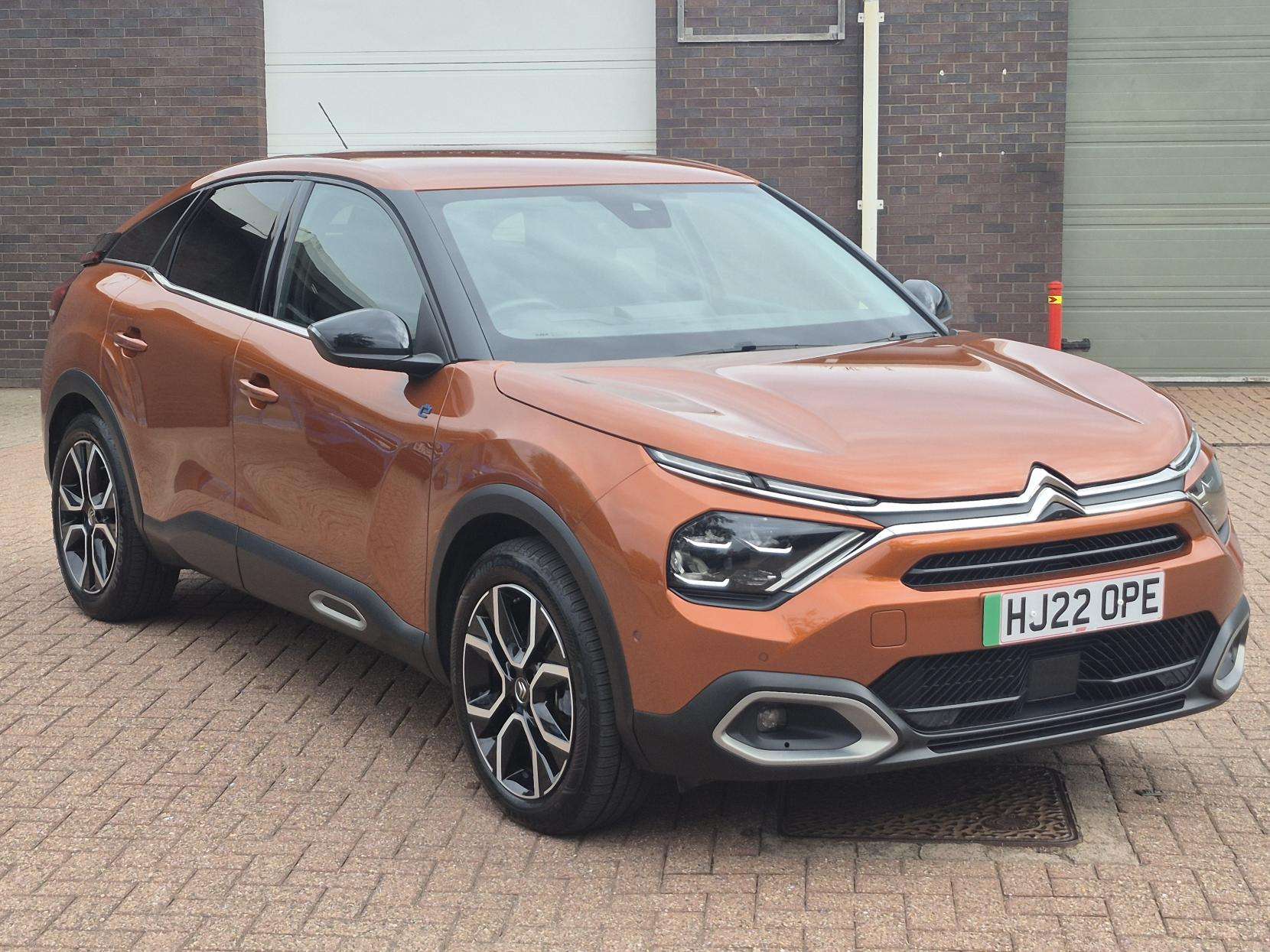 A 2022 CITROEN E-C4 50kWh Shine Plus Hatchback 5dr Electric Auto (7.4kW Charger) (136 ps) A 2022 CITROEN E-C4 50kWh Shine Plus Hatchback 5dr Electric Auto (7.4kW Charger) (136 ps)