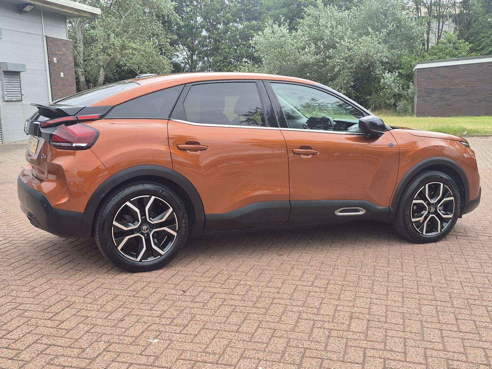 A 2022 CITROEN E-C4 50kWh Shine Plus Hatchback 5dr Electric Auto (7.4kW Charger) (136 ps) A 2022 CITROEN E-C4 50kWh Shine Plus Hatchback 5dr Electric Auto (7.4kW Charger) (136 ps)