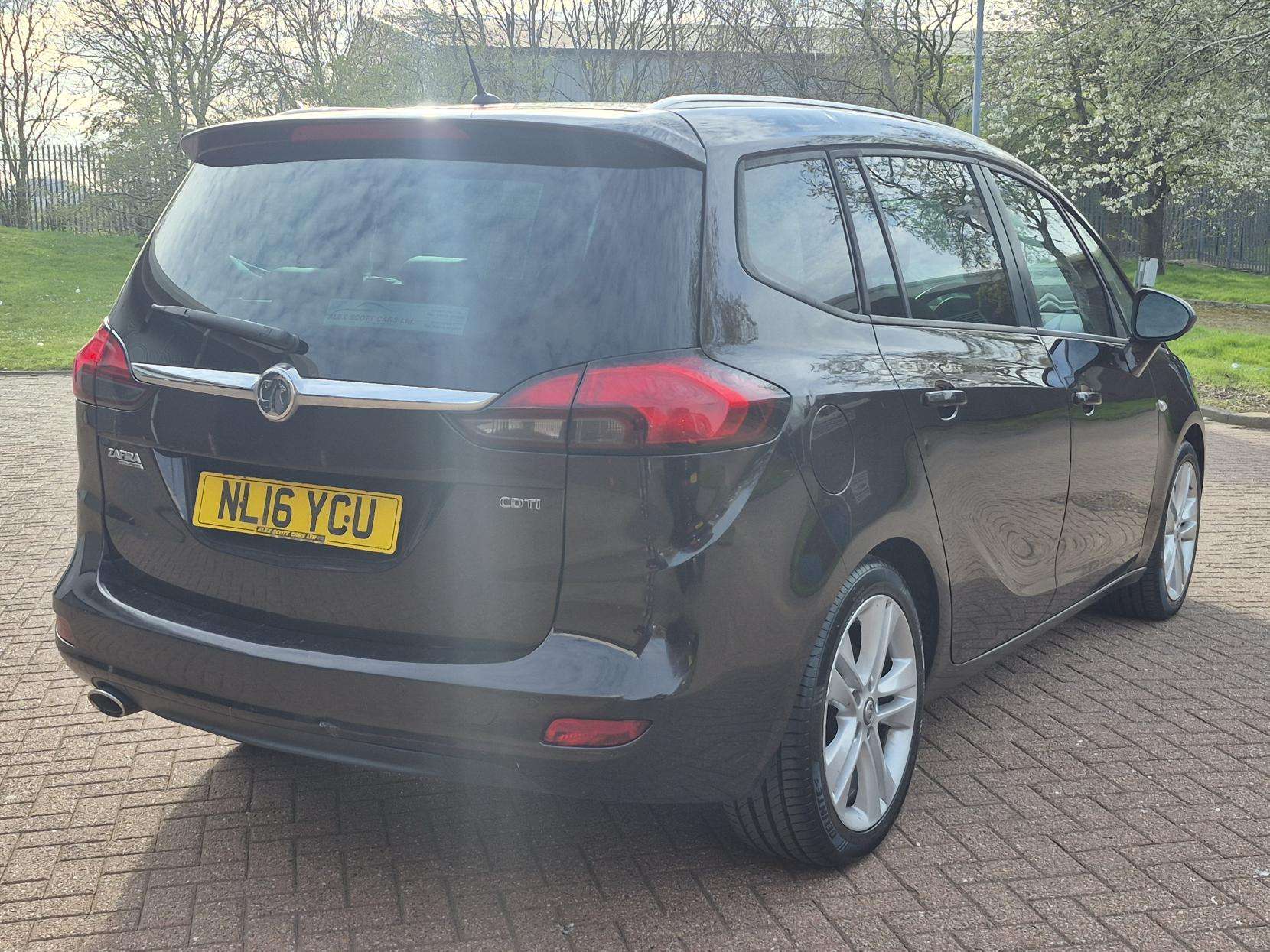 A 2016 VAUXHALL ZAFIRA TOURER 2.0 CDTi SRi MPV 5dr Diesel Manual Euro 6 (s/s) (170 ps) A 2016 VAUXHALL ZAFIRA TOURER 2.0 CDTi SRi MPV 5dr Diesel Manual Euro 6 (s/s) (170 ps)