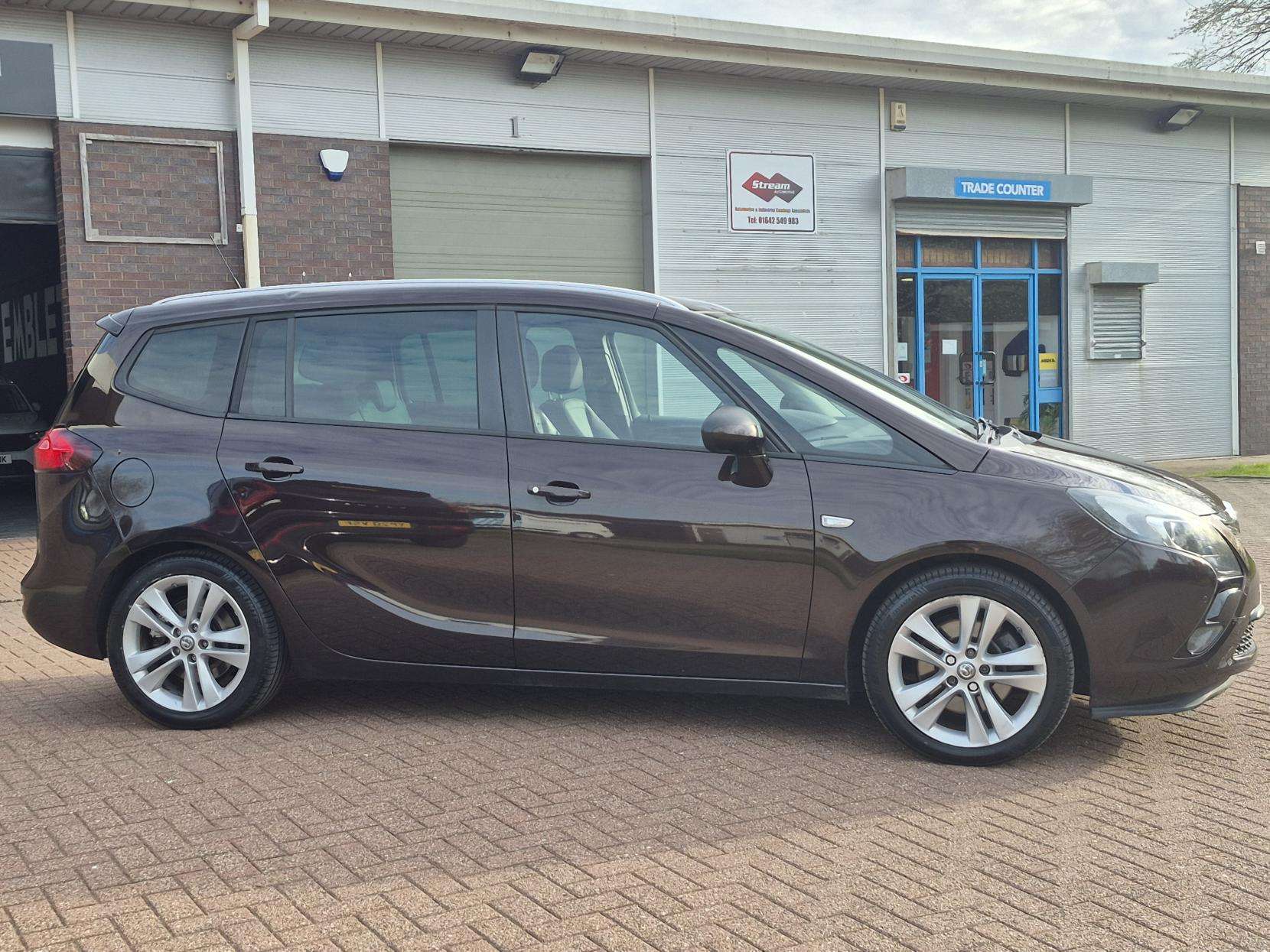 A 2016 VAUXHALL ZAFIRA TOURER 2.0 CDTi SRi MPV 5dr Diesel Manual Euro 6 (s/s) (170 ps) A 2016 VAUXHALL ZAFIRA TOURER 2.0 CDTi SRi MPV 5dr Diesel Manual Euro 6 (s/s) (170 ps)