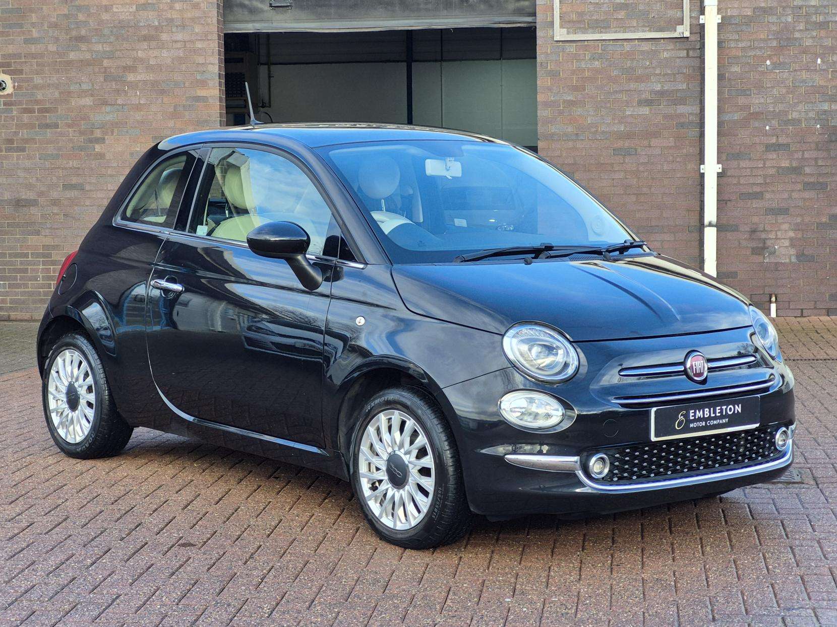 A 2018 FIAT 500 1.2 Lounge Hatchback 3dr Petrol Manual Euro 6 (s/s) (69 bhp) A 2018 FIAT 500 1.2 Lounge Hatchback 3dr Petrol Manual Euro 6 (s/s) (69 bhp)