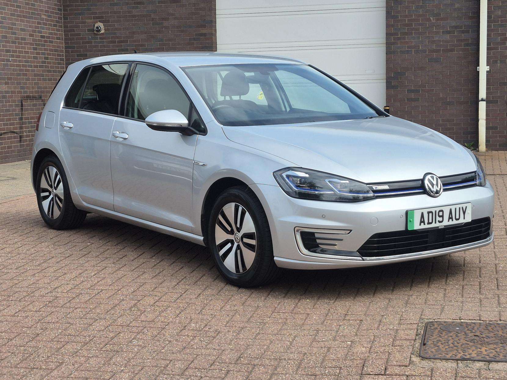 A 2019 VOLKSWAGEN E-GOLF 35.8kWh e-Golf Hatchback 5dr Electric Auto (136 ps) A 2019 VOLKSWAGEN E-GOLF 35.8kWh e-Golf Hatchback 5dr Electric Auto (136 ps)