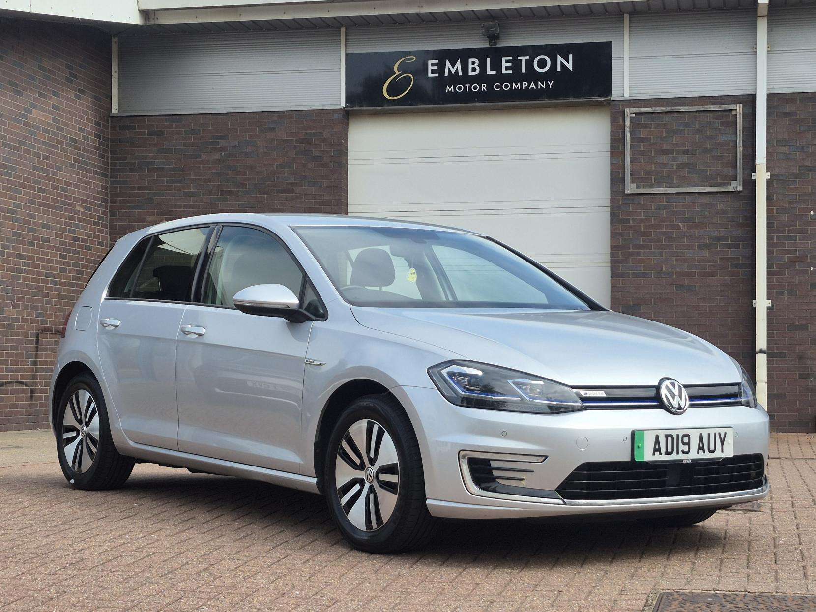 A 2019 VOLKSWAGEN E-GOLF 35.8kWh e-Golf Hatchback 5dr Electric Auto (136 ps) A 2019 VOLKSWAGEN E-GOLF 35.8kWh e-Golf Hatchback 5dr Electric Auto (136 ps)