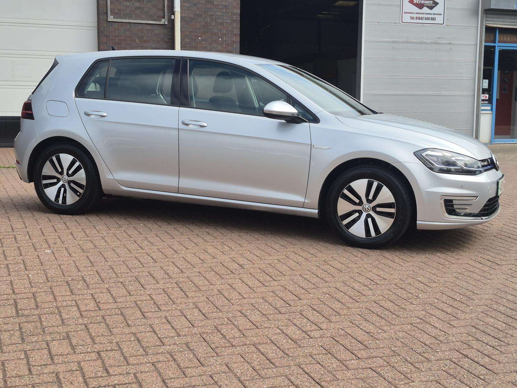 A 2019 VOLKSWAGEN E-GOLF 35.8kWh e-Golf Hatchback 5dr Electric Auto (136 ps) A 2019 VOLKSWAGEN E-GOLF 35.8kWh e-Golf Hatchback 5dr Electric Auto (136 ps)