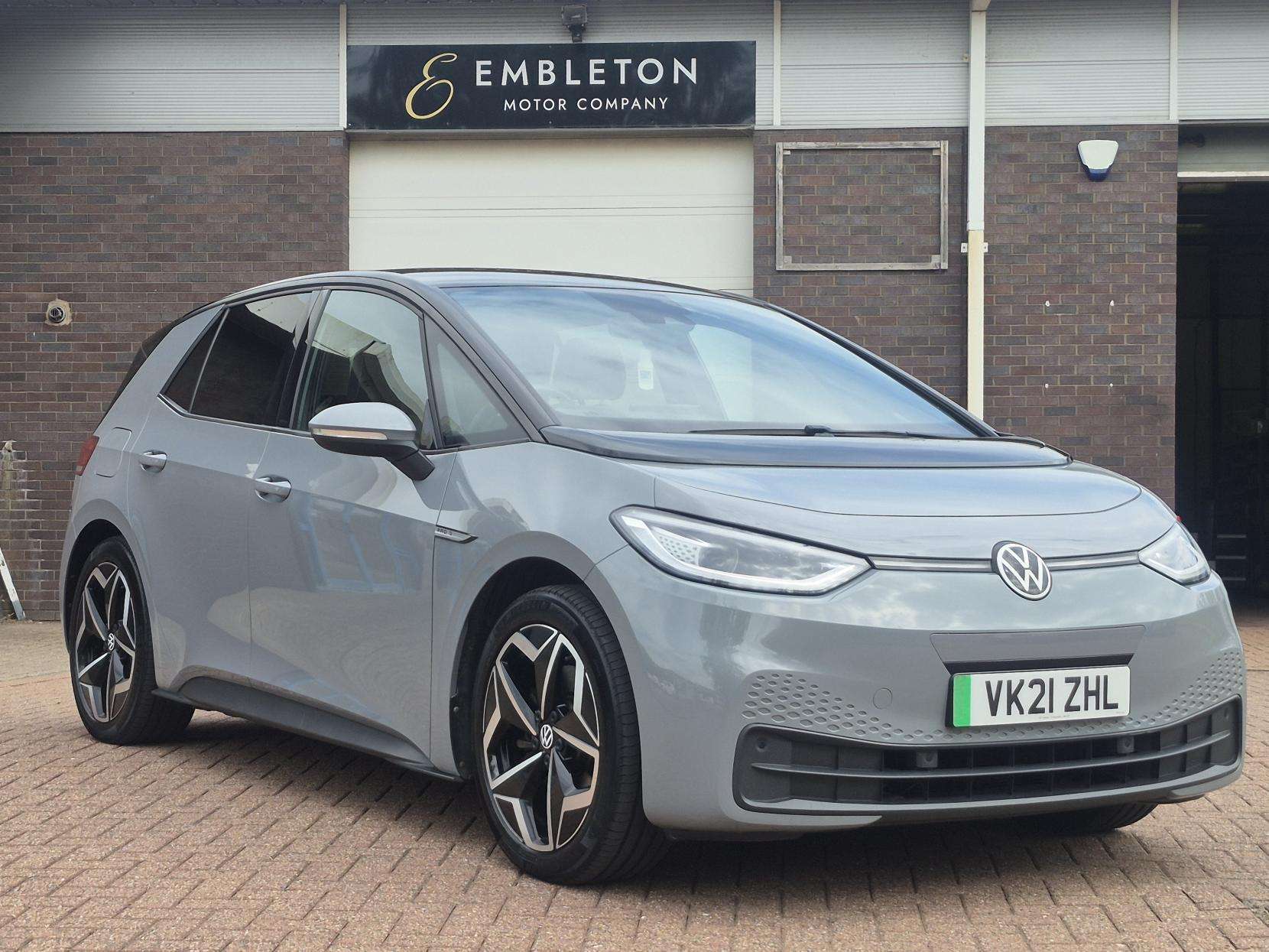 A 2021 VOLKSWAGEN ID.3 Pro S 77kWh Tour Hatchback 5dr Electric Auto (204 ps) A 2021 VOLKSWAGEN ID.3 Pro S 77kWh Tour Hatchback 5dr Electric Auto (204 ps)