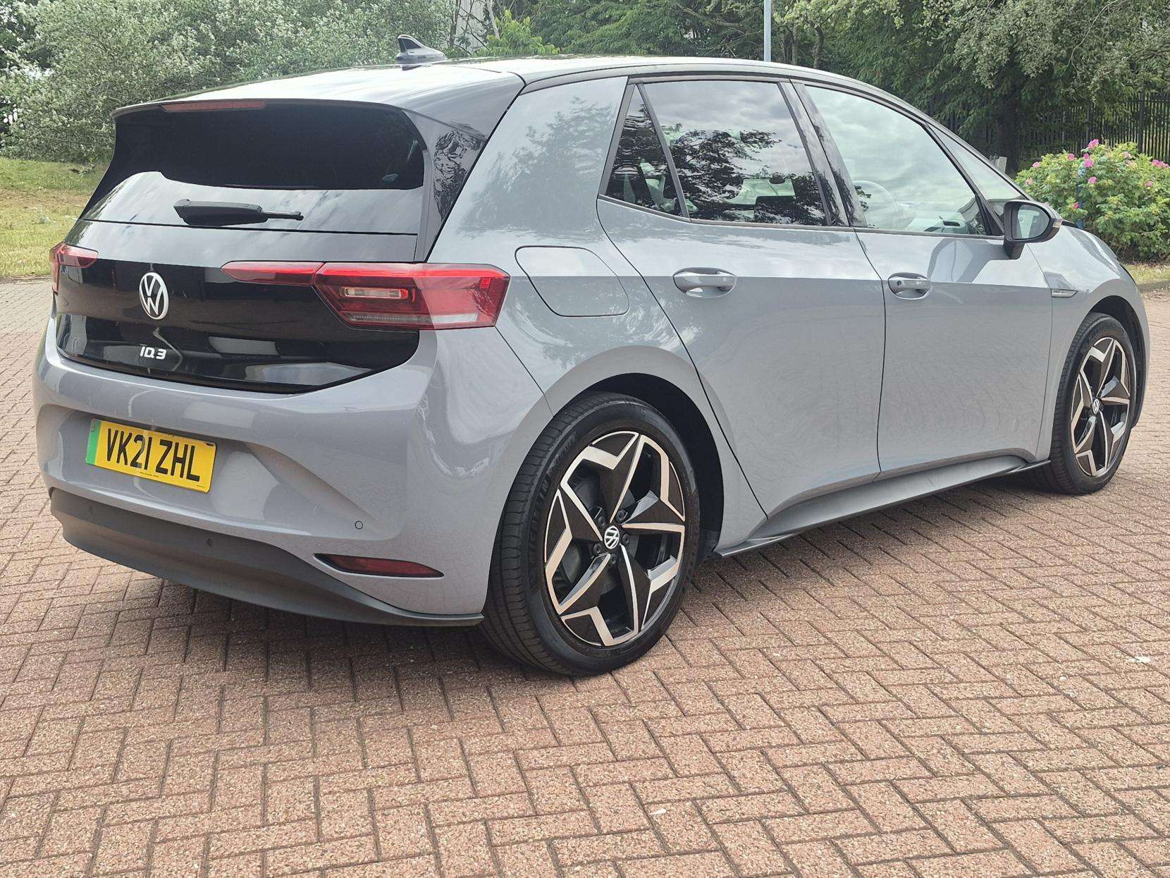 A 2021 VOLKSWAGEN ID.3 Pro S 77kWh Tour Hatchback 5dr Electric Auto (204 ps) A 2021 VOLKSWAGEN ID.3 Pro S 77kWh Tour Hatchback 5dr Electric Auto (204 ps)