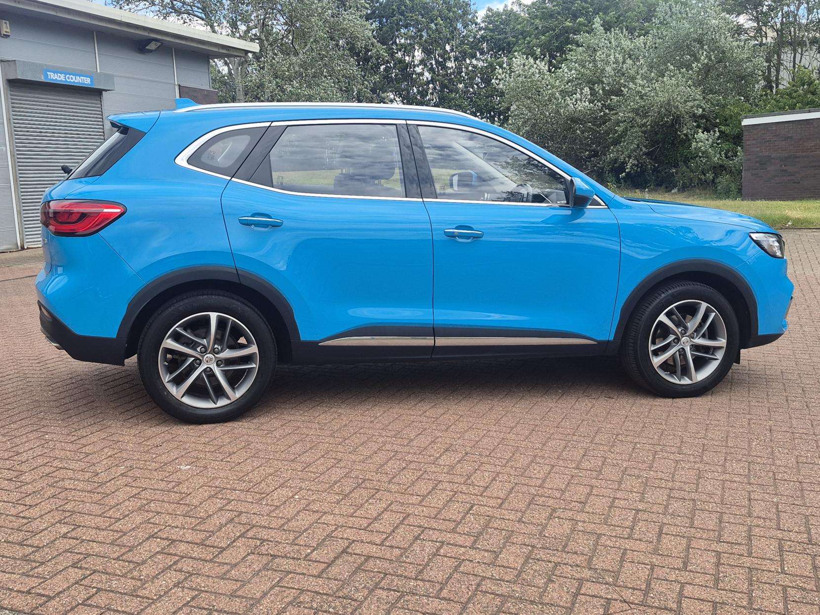 A 2022 MG MG HS 1.5 T-GDI Excite SUV 5dr Petrol Manual Euro 6 (s/s) (162 ps) A 2022 MG MG HS 1.5 T-GDI Excite SUV 5dr Petrol Manual Euro 6 (s/s) (162 ps)