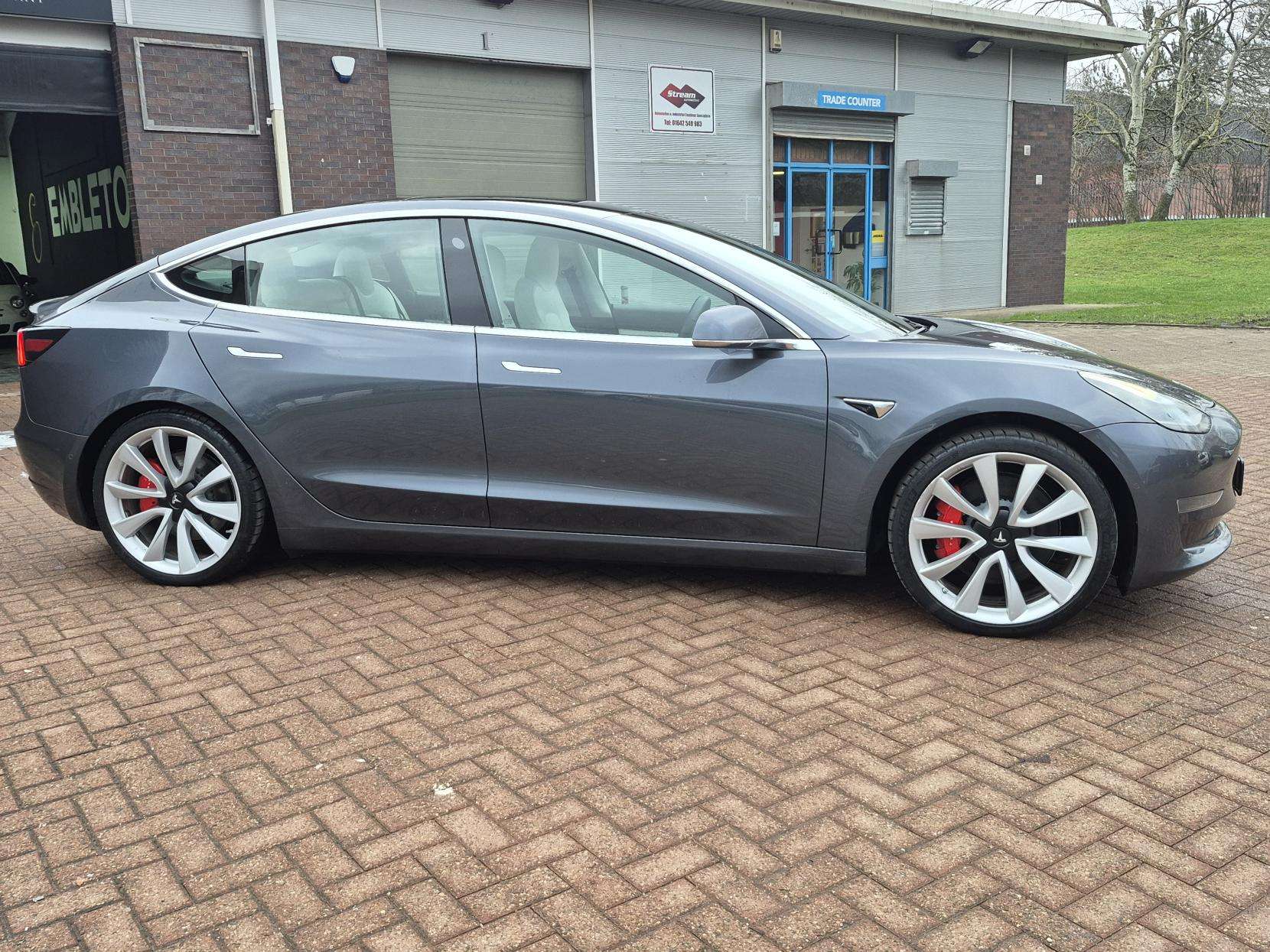 A 2019 TESLA MODEL 3 (Dual Motor) Performance Saloon 4dr Electric Auto 4WDE (Performance Upgrade) (449 bhp) A 2019 TESLA MODEL 3 (Dual Motor) Performance Saloon 4dr Electric Auto 4WDE (Performance Upgrade) (449 bhp)