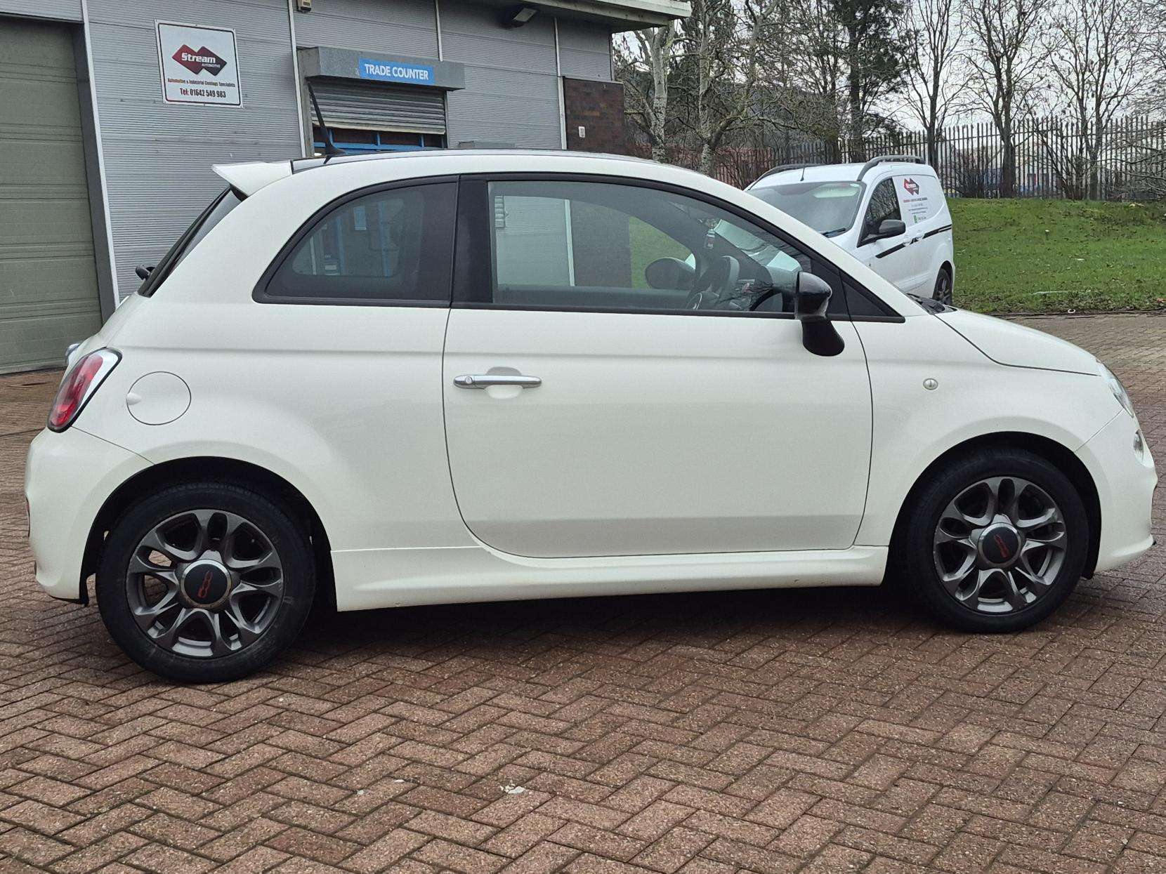 A 2015 FIAT 500 1.2 S Hatchback 3dr Petrol Manual Euro 6 (s/s) (69 bhp) A 2015 FIAT 500 1.2 S Hatchback 3dr Petrol Manual Euro 6 (s/s) (69 bhp)