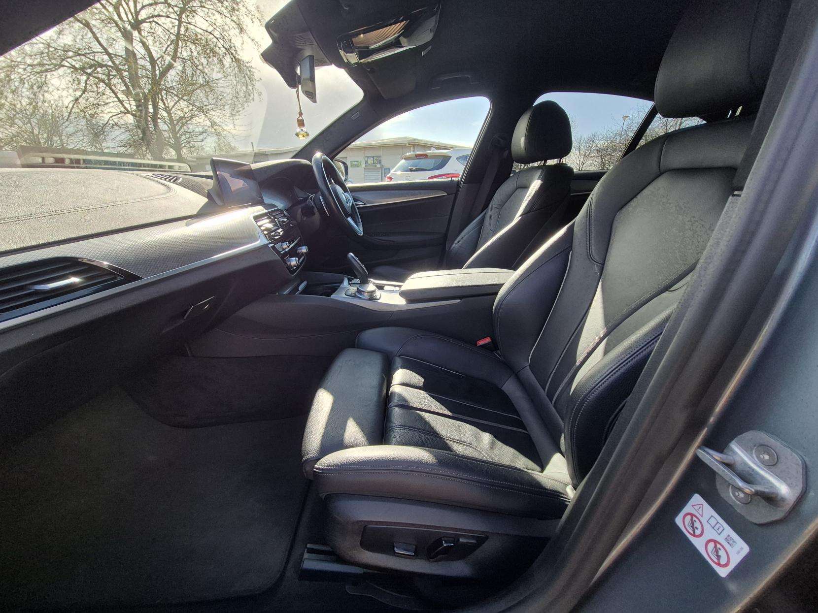 2019 BMW 5 SERIES 2019 BMW 5 SERIES