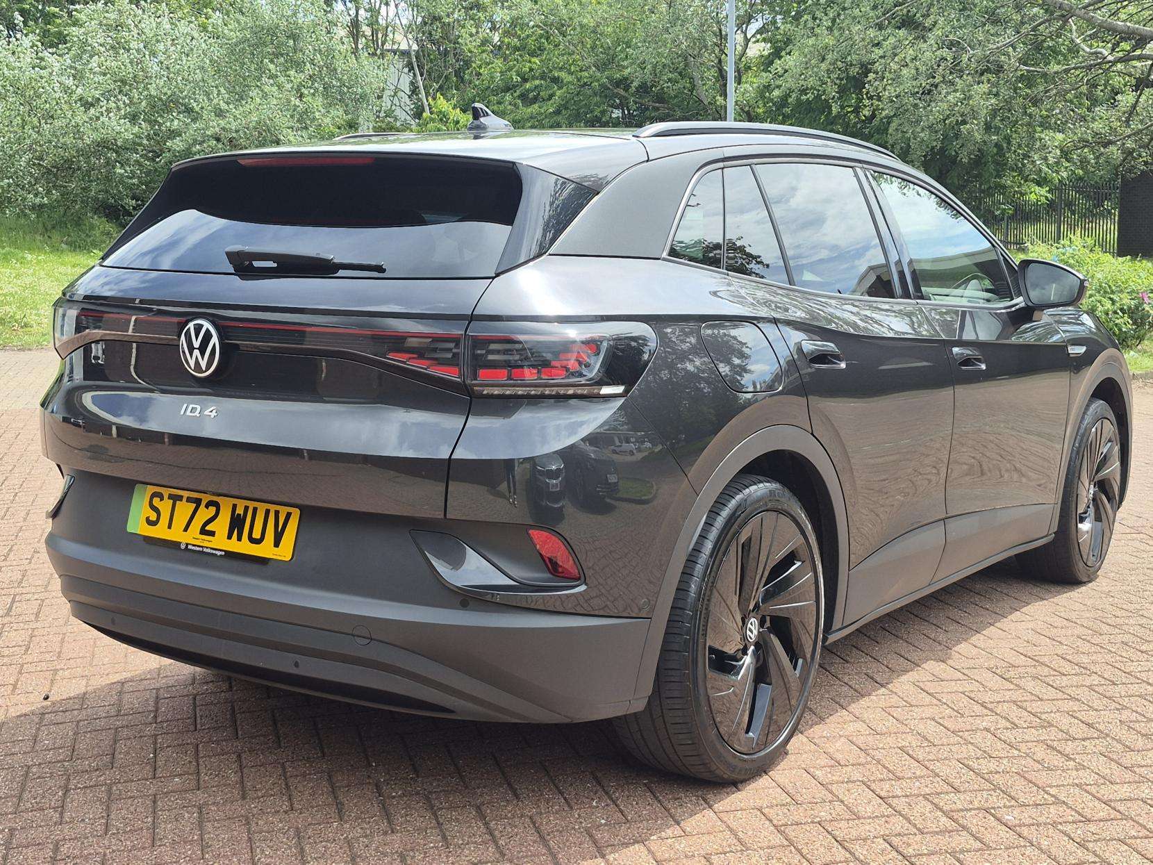 A 2022 VOLKSWAGEN ID.4 Pro Performance 77kWh Family SUV 5dr Electric Auto (204 ps) A 2022 VOLKSWAGEN ID.4 Pro Performance 77kWh Family SUV 5dr Electric Auto (204 ps)