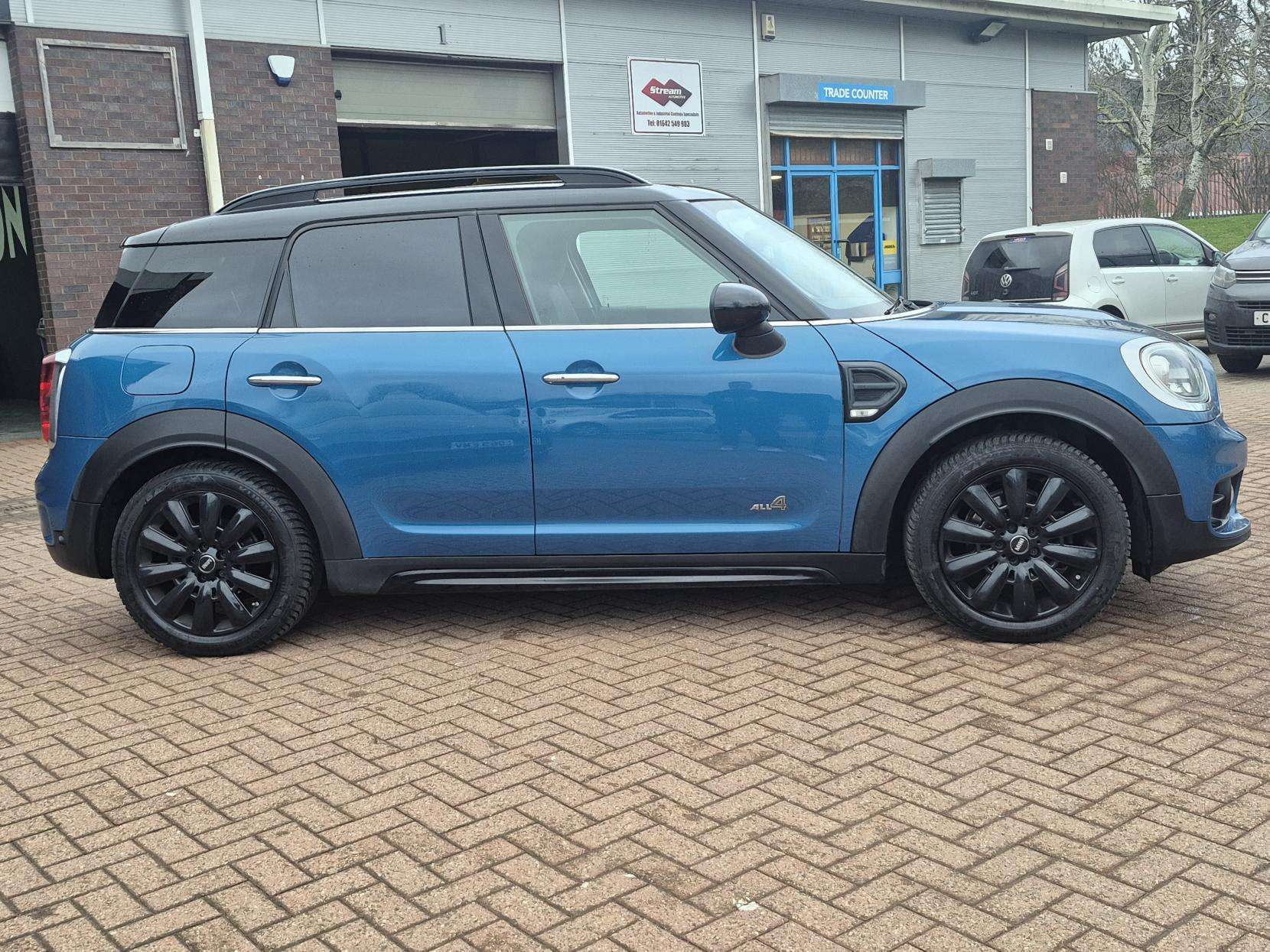 A 2018 MINI COUNTRYMAN 2.0 Cooper D SUV 5dr Diesel Auto ALL4 Euro 6 (s/s) (150 ps) A 2018 MINI COUNTRYMAN 2.0 Cooper D SUV 5dr Diesel Auto ALL4 Euro 6 (s/s) (150 ps)