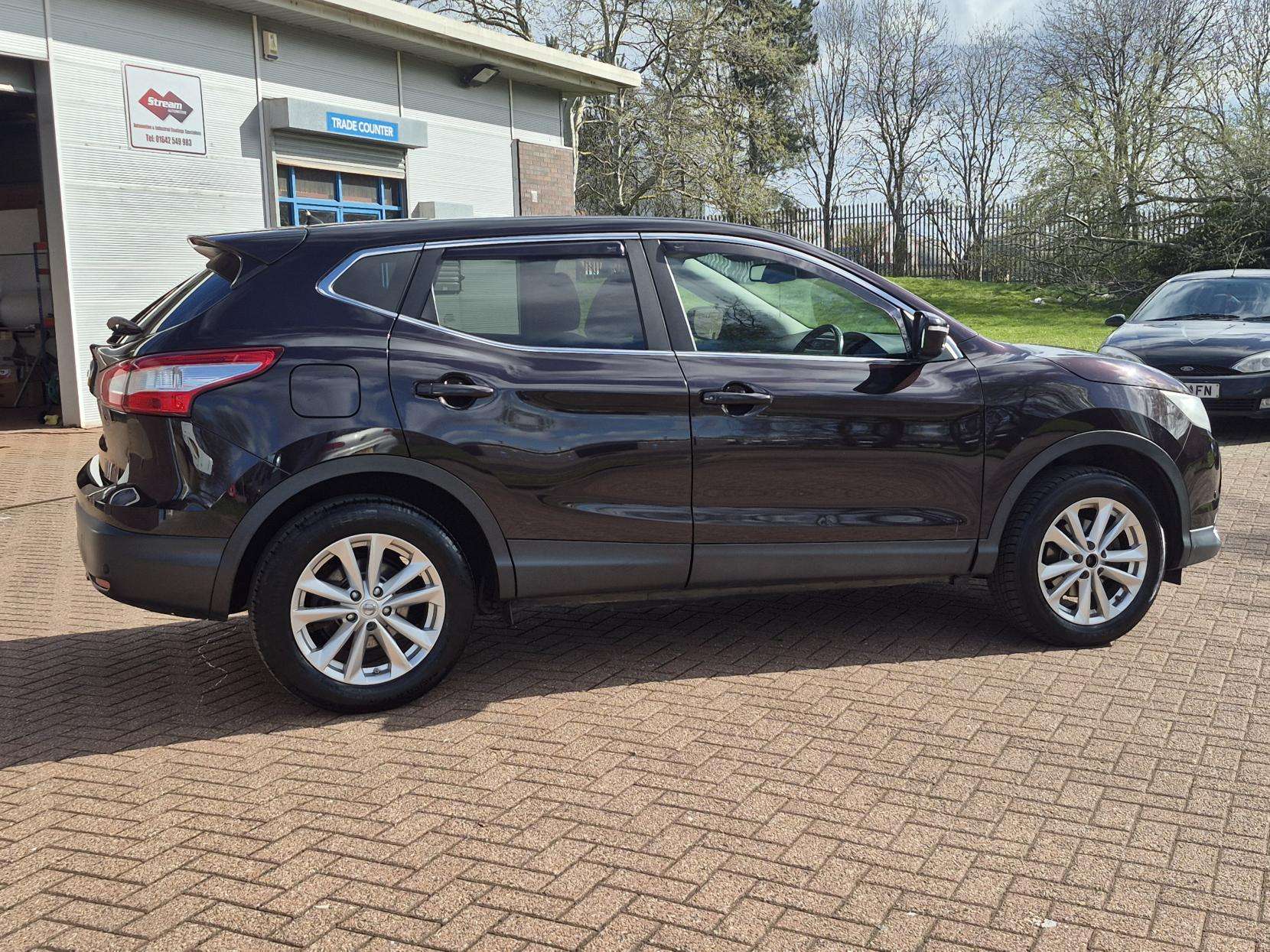 A 2014 NISSAN QASHQAI 1.2 DIG-T Acenta Premium SUV 5dr Petrol Manual 2WD Euro 5 (s/s) (115 ps) A 2014 NISSAN QASHQAI 1.2 DIG-T Acenta Premium SUV 5dr Petrol Manual 2WD Euro 5 (s/s) (115 ps)