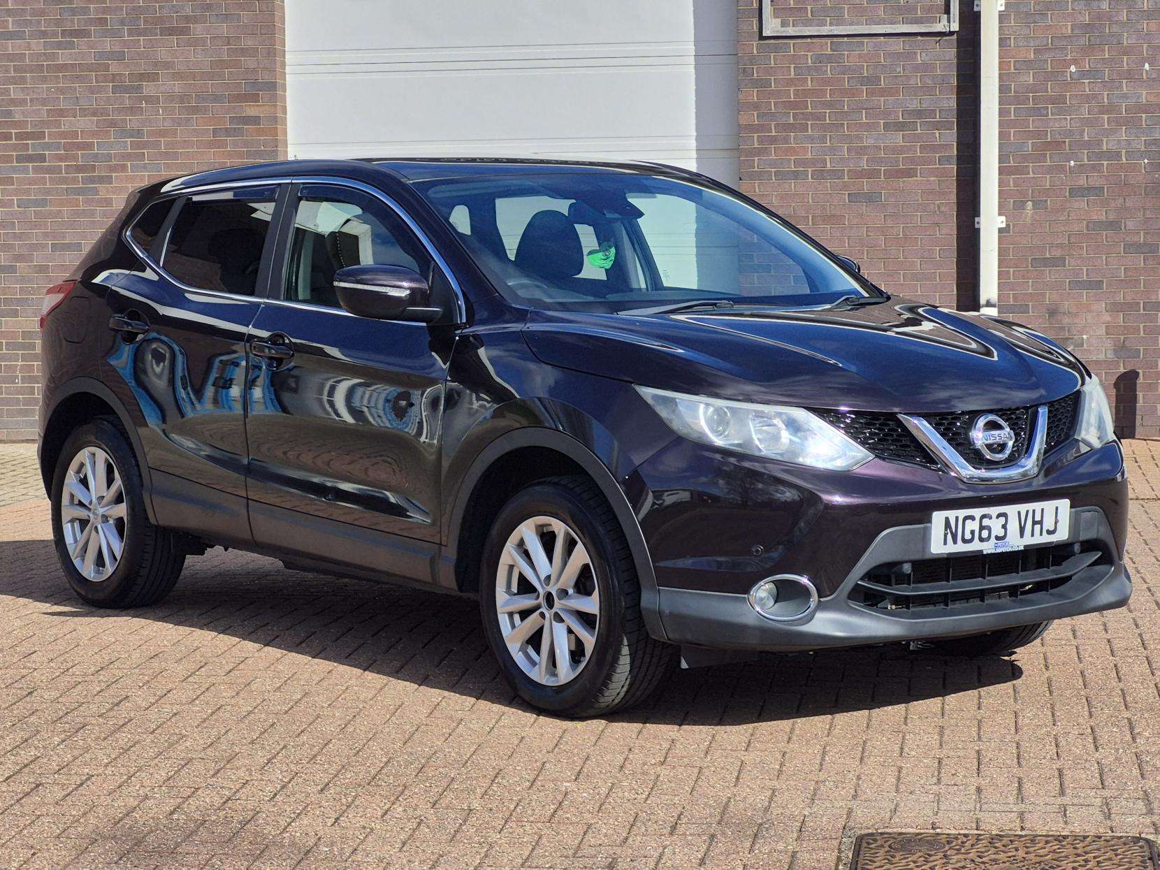 A 2014 NISSAN QASHQAI 1.2 DIG-T Acenta Premium SUV 5dr Petrol Manual 2WD Euro 5 (s/s) (115 ps) A 2014 NISSAN QASHQAI 1.2 DIG-T Acenta Premium SUV 5dr Petrol Manual 2WD Euro 5 (s/s) (115 ps)
