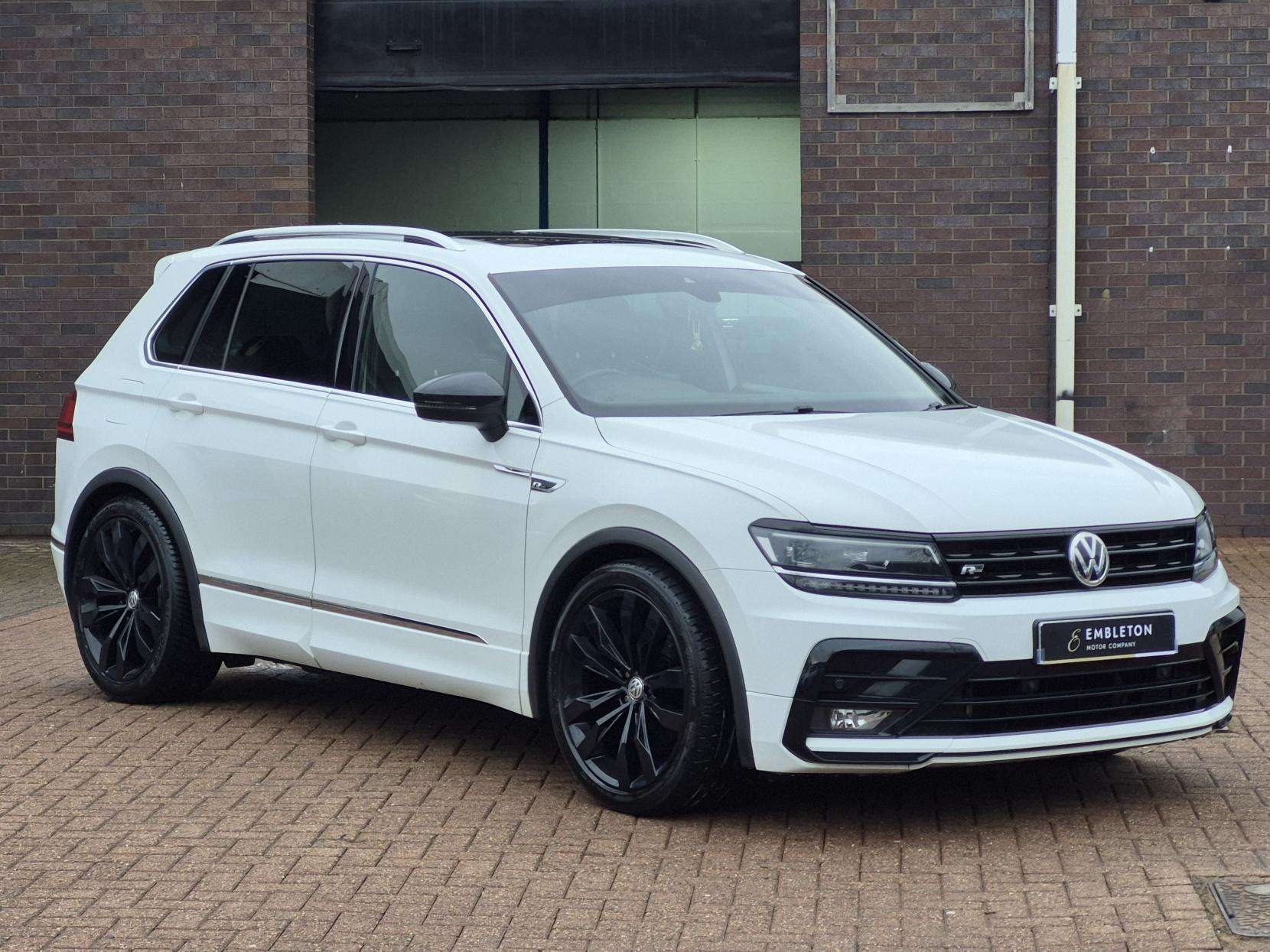 A 2017 VOLKSWAGEN TIGUAN 2.0 TDI R-Line SUV 5dr Diesel Manual Euro 6 (s/s) (150 ps) A 2017 VOLKSWAGEN TIGUAN 2.0 TDI R-Line SUV 5dr Diesel Manual Euro 6 (s/s) (150 ps)