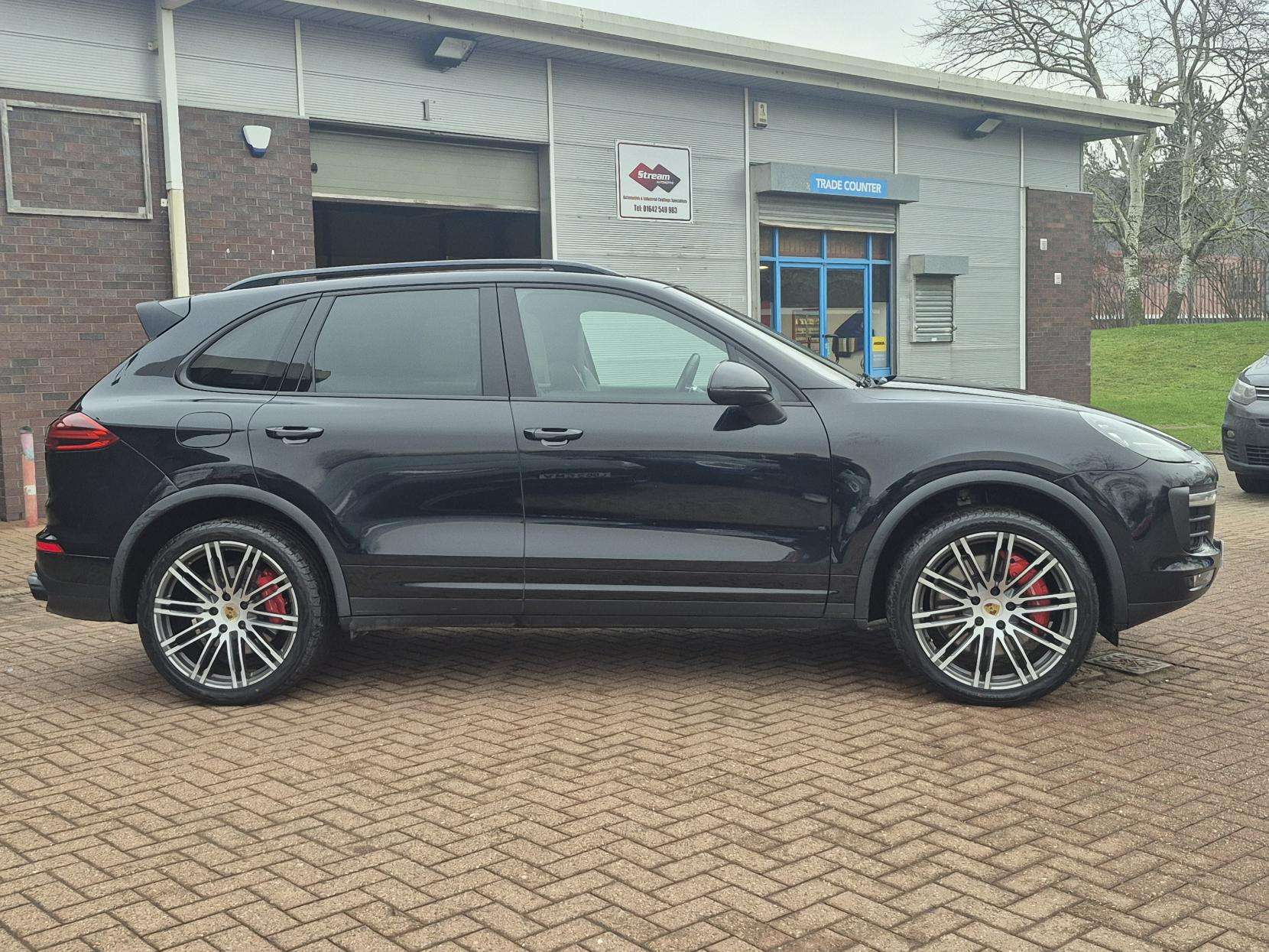 A 2015 PORSCHE CAYENNE 4.8T V8 Turbo SUV 5dr Petrol TiptronicS 4WD Euro 6 (s/s) (520 ps) A 2015 PORSCHE CAYENNE 4.8T V8 Turbo SUV 5dr Petrol TiptronicS 4WD Euro 6 (s/s) (520 ps)