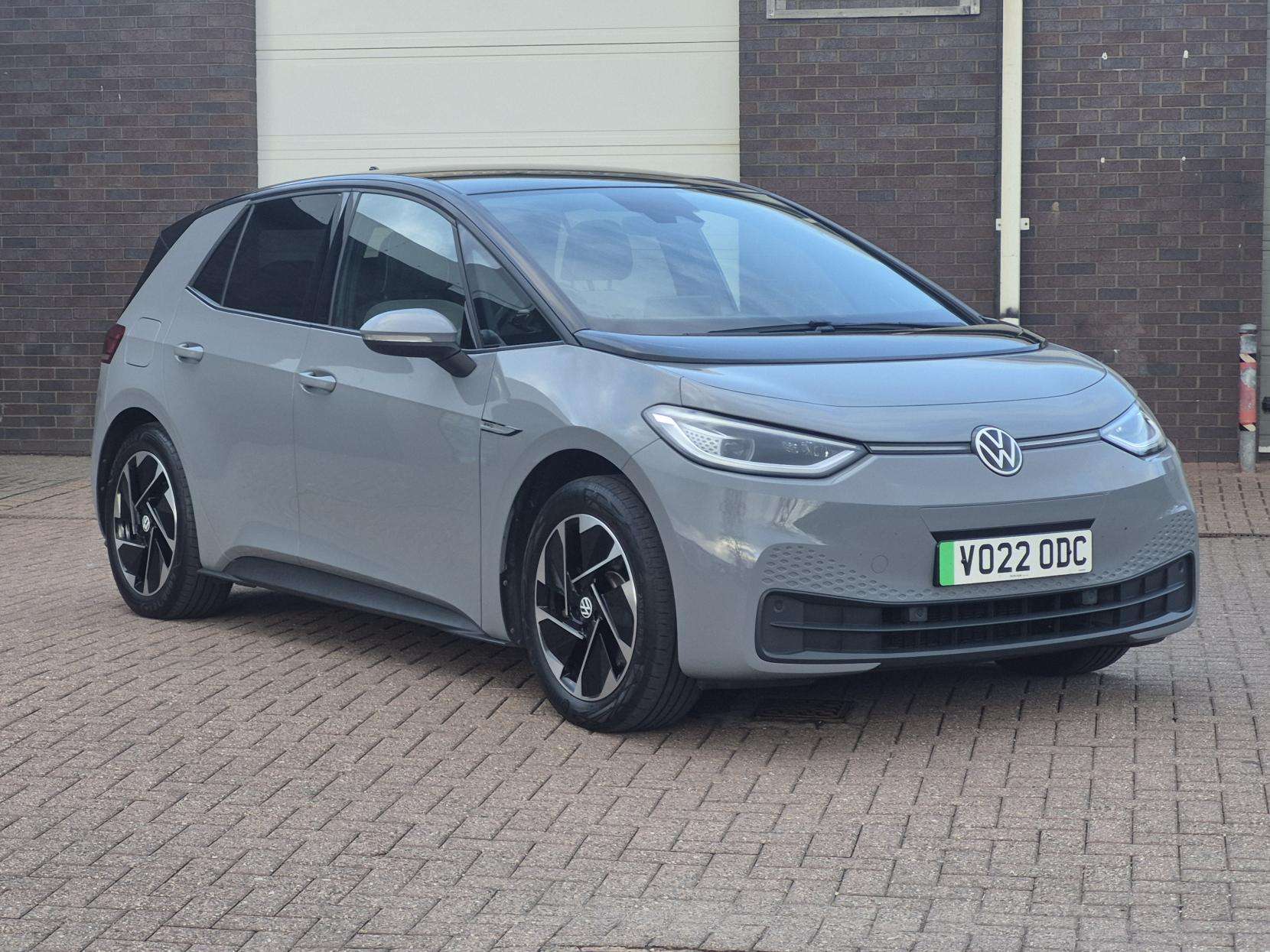 A 2022 VOLKSWAGEN ID.3 Pro Performance 58kWh Family Hatchback 5dr Electric Auto (204 ps) A 2022 VOLKSWAGEN ID.3 Pro Performance 58kWh Family Hatchback 5dr Electric Auto (204 ps)