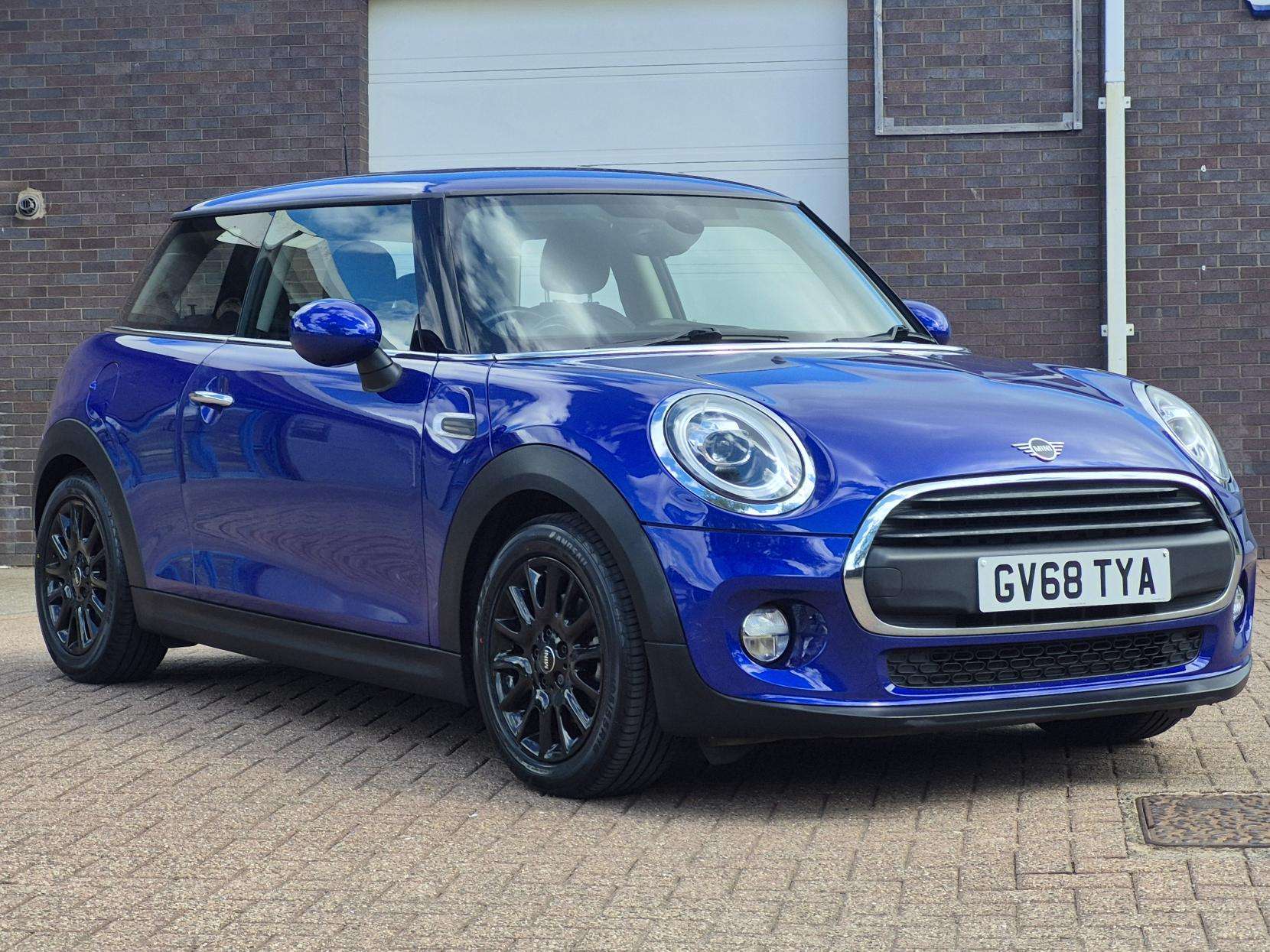 A 2018 MINI HATCH 1.5 One GPF Hatchback 3dr Petrol Manual Euro 6 (s/s) (102 ps) A 2018 MINI HATCH 1.5 One GPF Hatchback 3dr Petrol Manual Euro 6 (s/s) (102 ps)