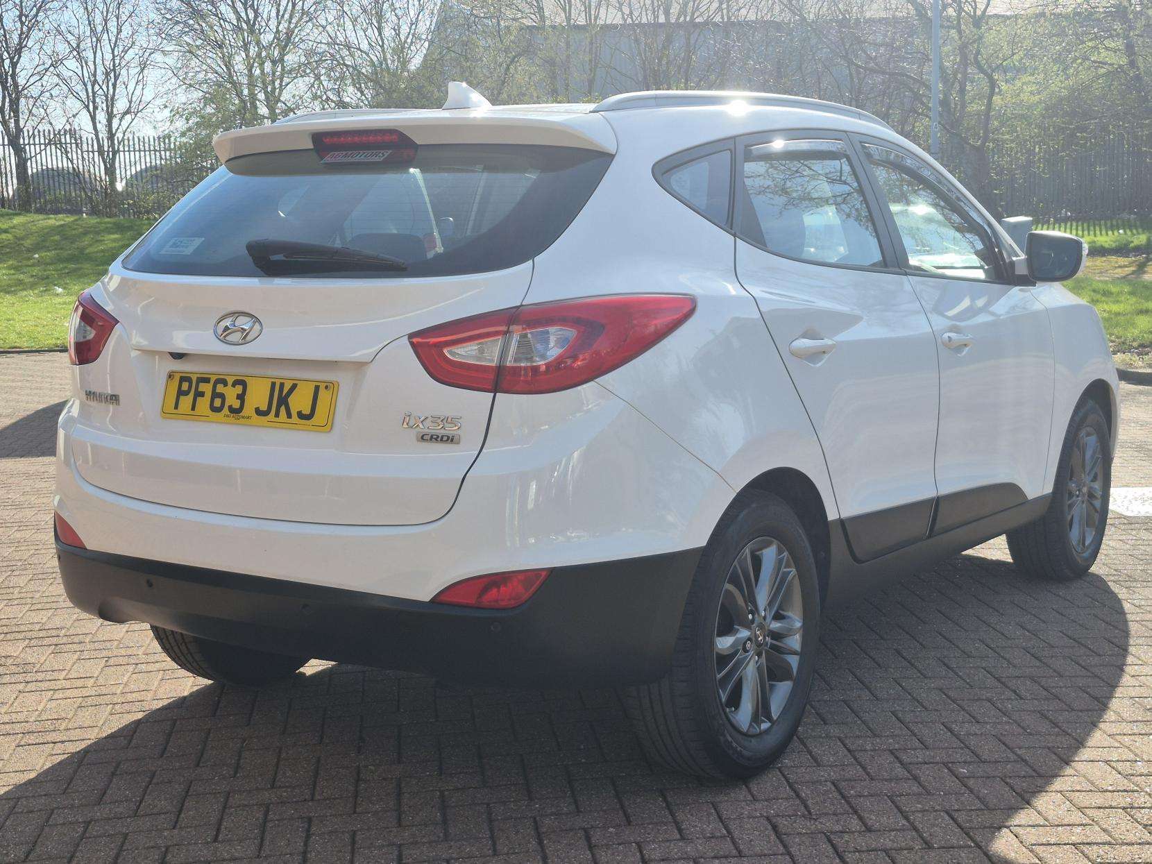 A 2014 HYUNDAI IX35 1.7 CRDi SE SUV 5dr Diesel Manual Euro 5 (s/s) (Nav) (115 ps) A 2014 HYUNDAI IX35 1.7 CRDi SE SUV 5dr Diesel Manual Euro 5 (s/s) (Nav) (115 ps)