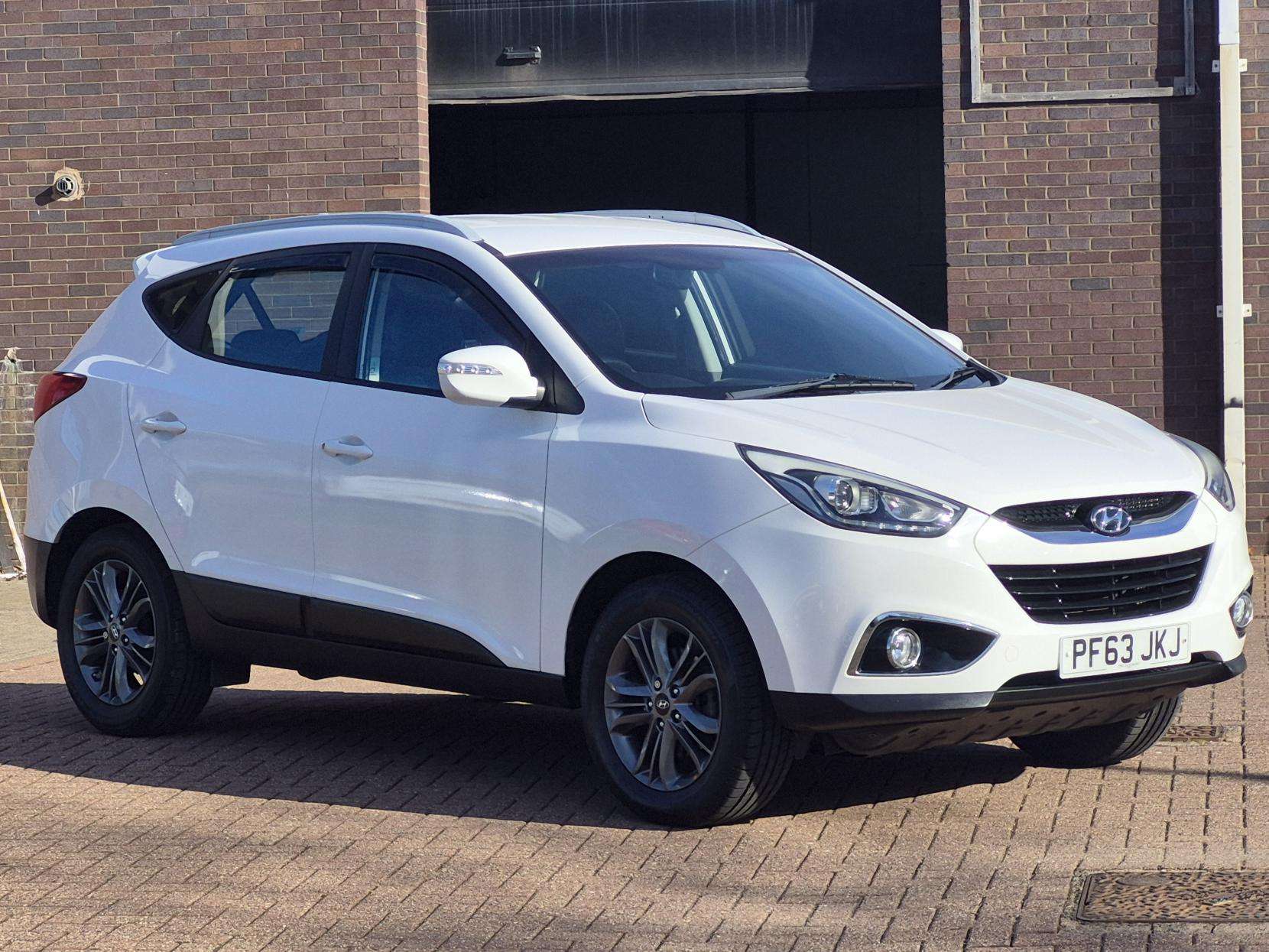 A 2014 HYUNDAI IX35 1.7 CRDi SE SUV 5dr Diesel Manual Euro 5 (s/s) (Nav) (115 ps) A 2014 HYUNDAI IX35 1.7 CRDi SE SUV 5dr Diesel Manual Euro 5 (s/s) (Nav) (115 ps)