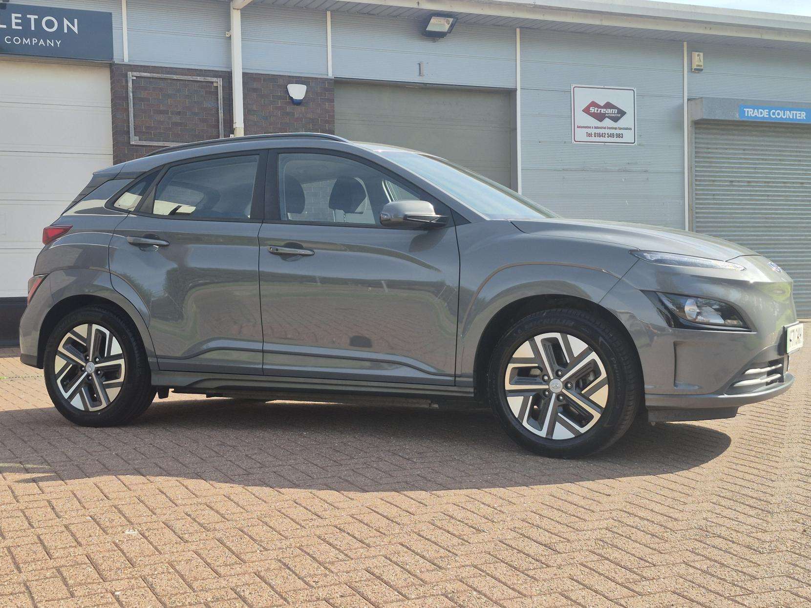A 2022 HYUNDAI KONA 39kWh SE Connect SUV 5dr Electric Auto (10.5kW Charger) (136 ps) A 2022 HYUNDAI KONA 39kWh SE Connect SUV 5dr Electric Auto (10.5kW Charger) (136 ps)